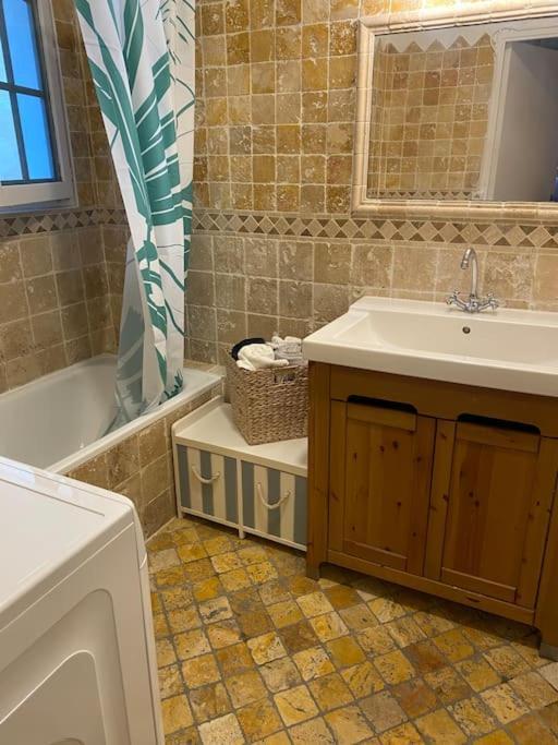 Grasse : Centre Ville Superbe Appartement 2 Chambres Esterno foto